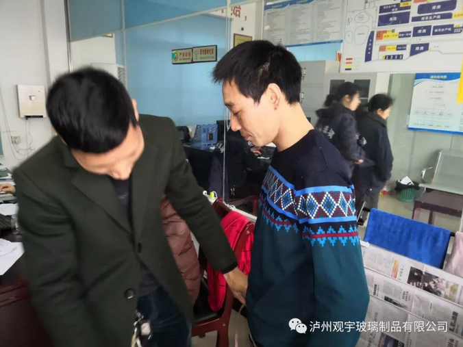 瀘州玻璃酒瓶定制.png 瀘州玻璃酒瓶定制.png